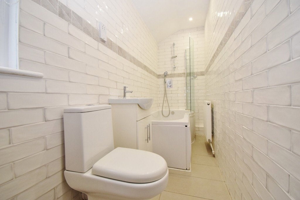 Flat Albert Yard in Greater London