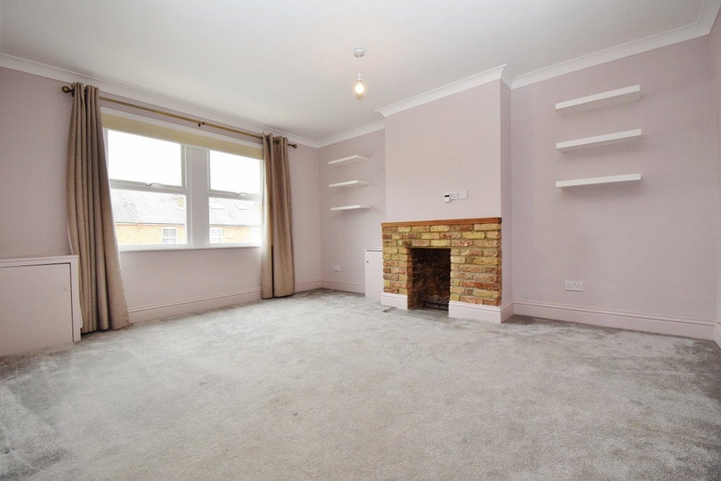 Flat Albert Yard in Greater London