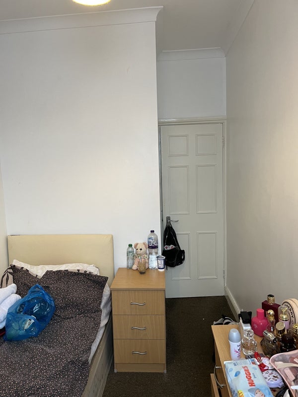 Room Cedar Road in Greater London