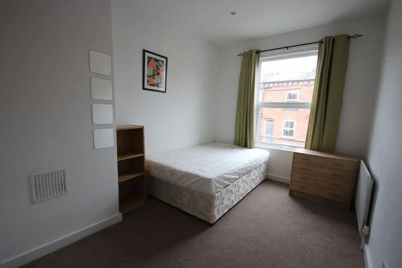 Room Midland Road in Leeds