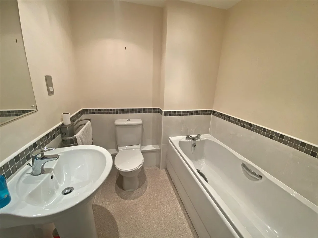 Room Midland Road in Leeds