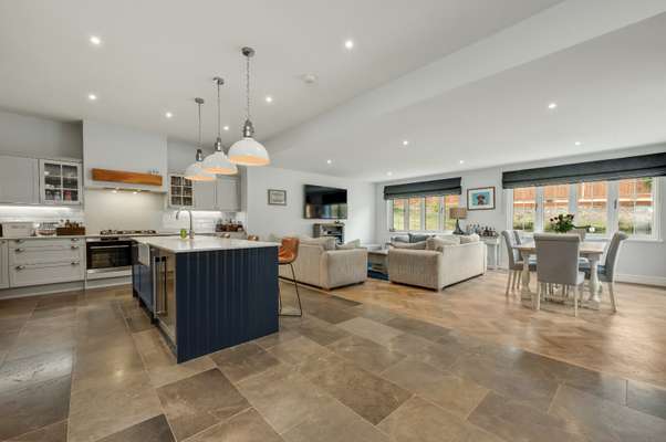 House Holme Hill in Basingstoke and Deane