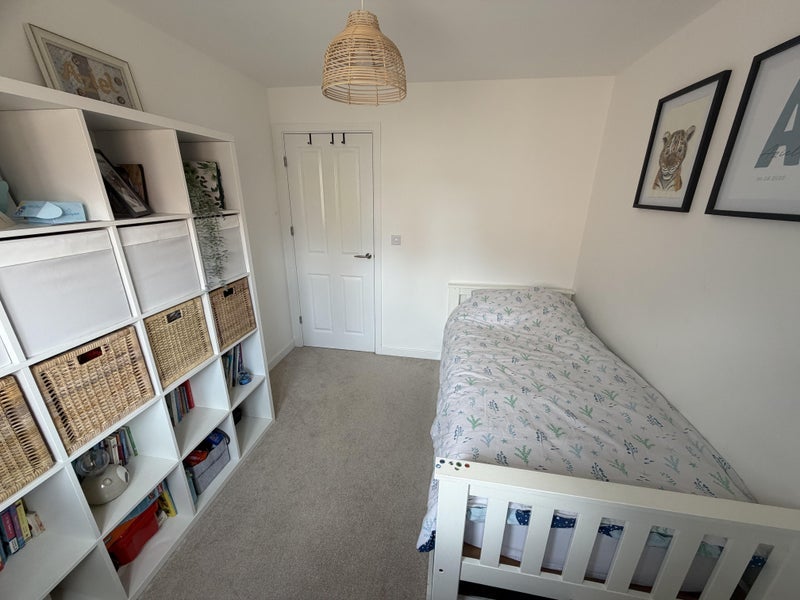 Room Sweetapple Road in Harry Stoke