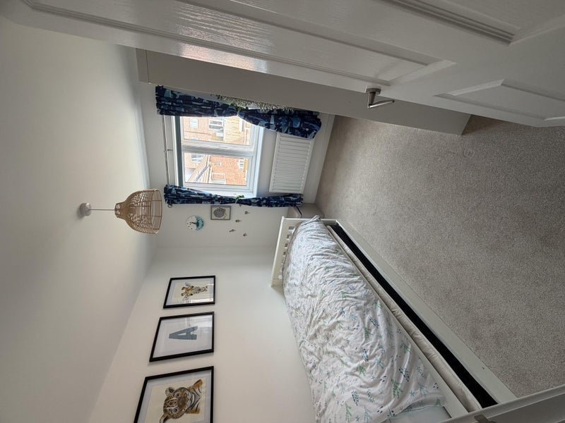 Room Sweetapple Road in Harry Stoke