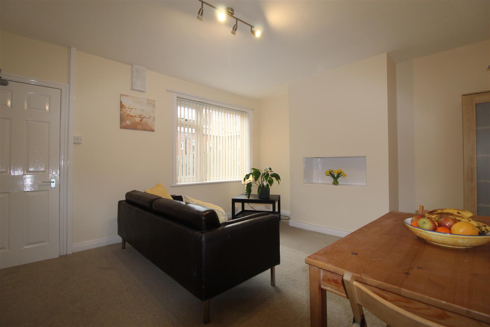 Flat Chandos Terrace in Leeds