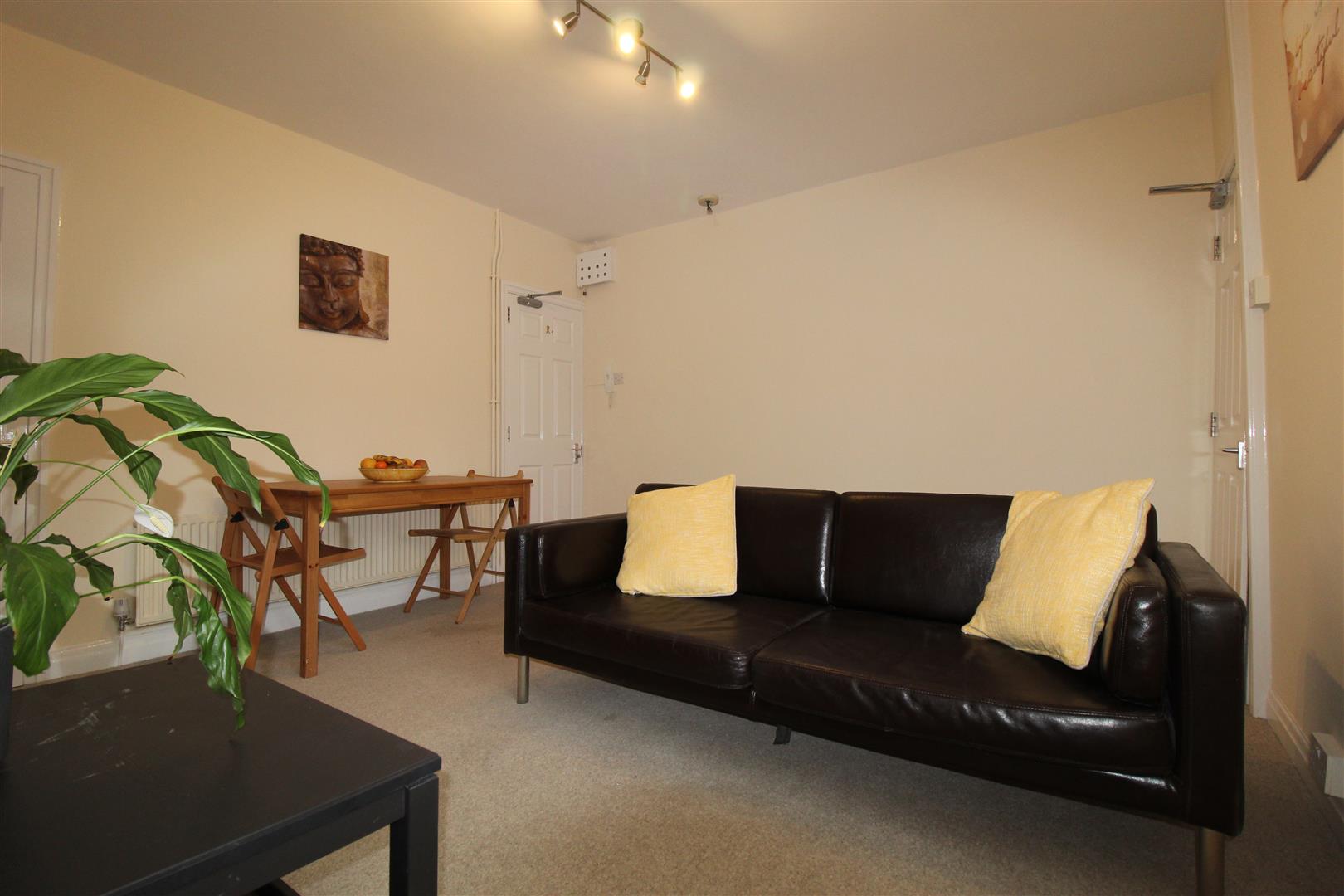 Flat Chandos Terrace in Leeds