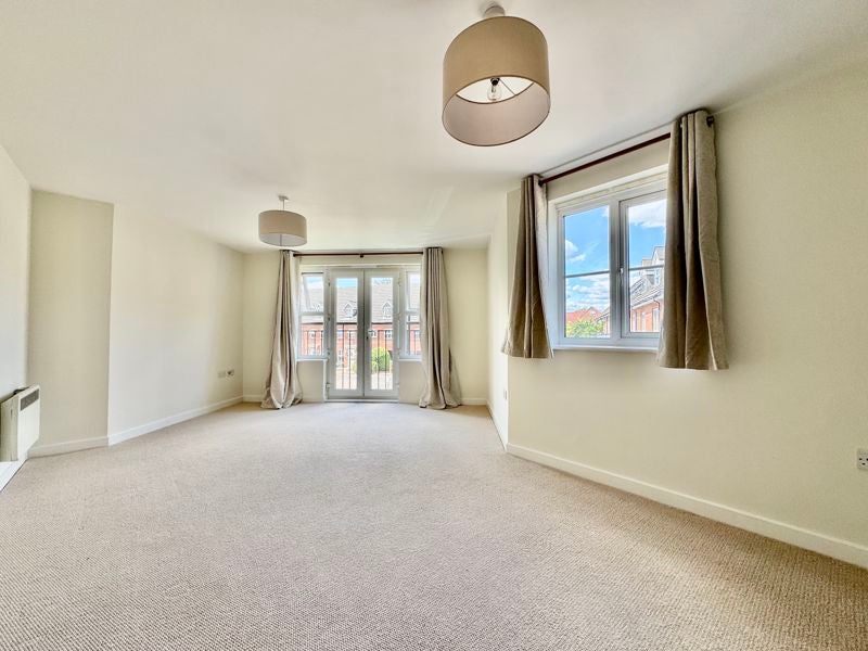 Flat Eaton Avenue in Slough