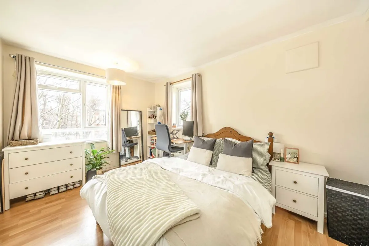 Flat Endlesham Road in Greater London