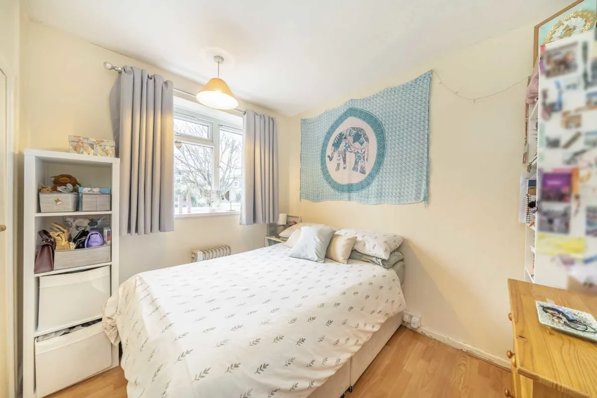 Flat Endlesham Road in Greater London