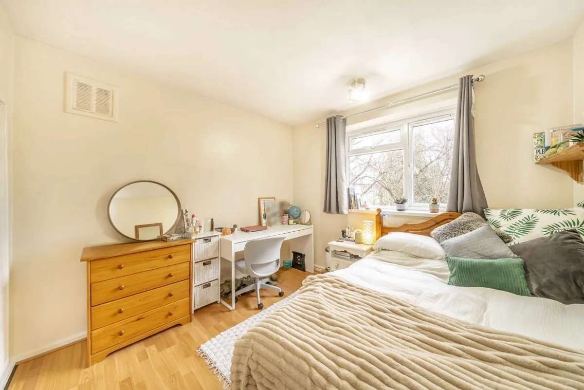 Flat Endlesham Road in Greater London
