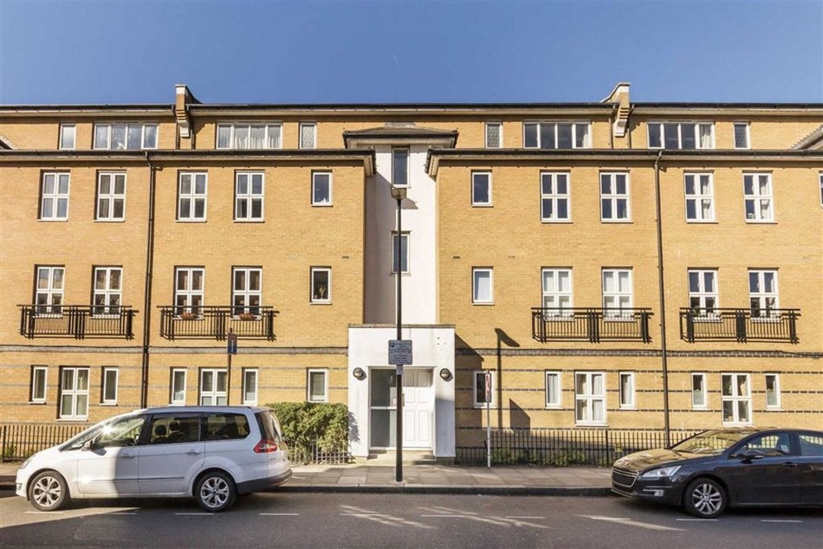 Flat Buckfast Street in Greater London