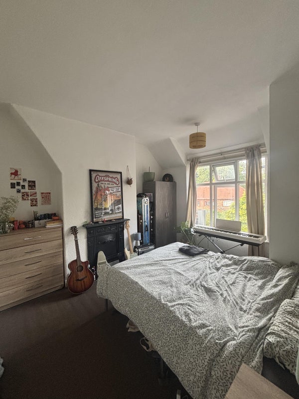 Room Lapwing Lane in Manchester