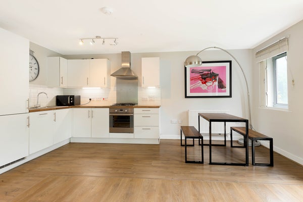 House Grosvenor Way in London