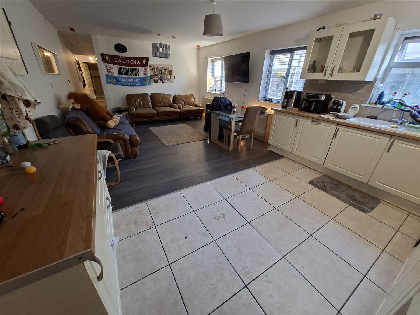 Room Miskin Street in Cardiff