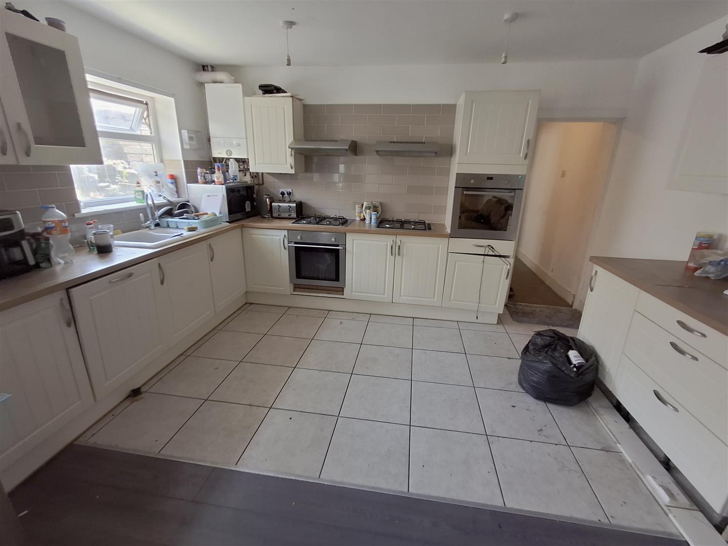 Room Miskin Street in Cardiff