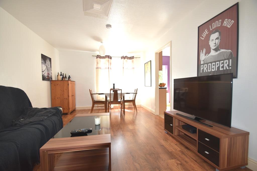 Flat Hatton Grove in Greater London