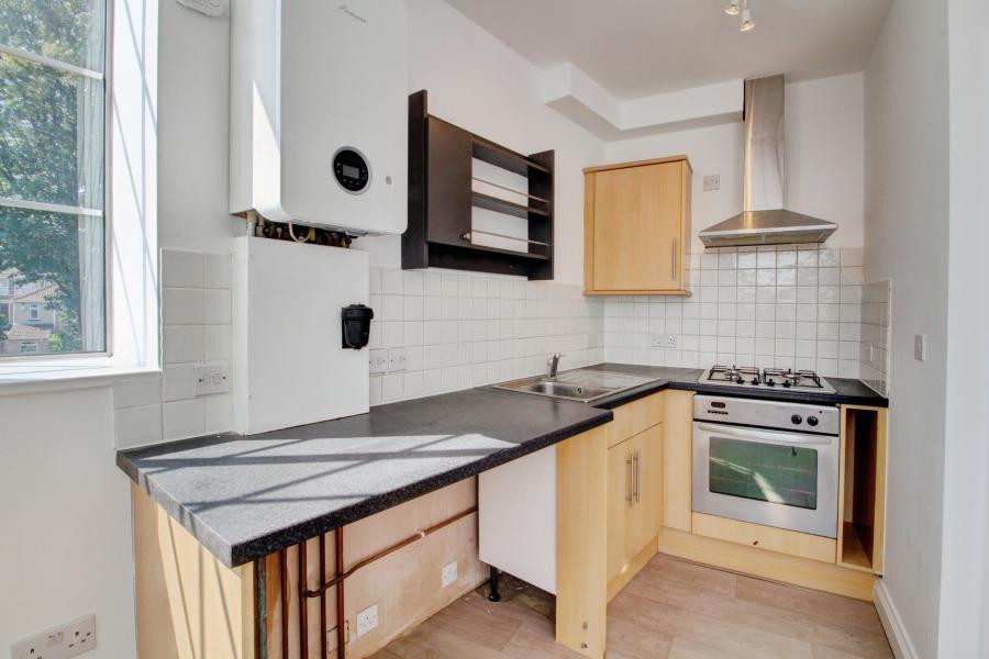 Flat Hudd's Vale Road in Bristol