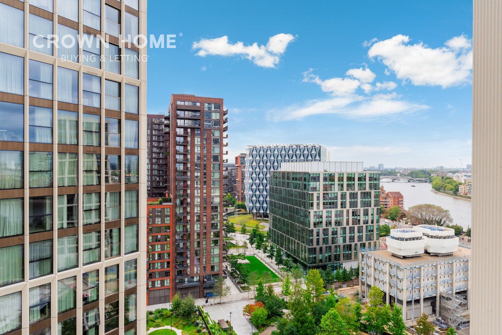 Flat Nine Elms Lane in Greater London