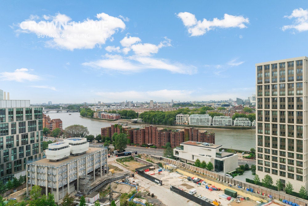 Flat Nine Elms Lane in Greater London