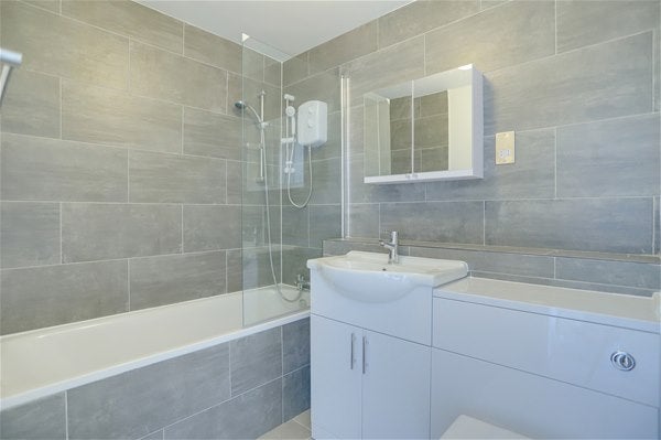 Flat Leigh Hunt Drive in Greater London