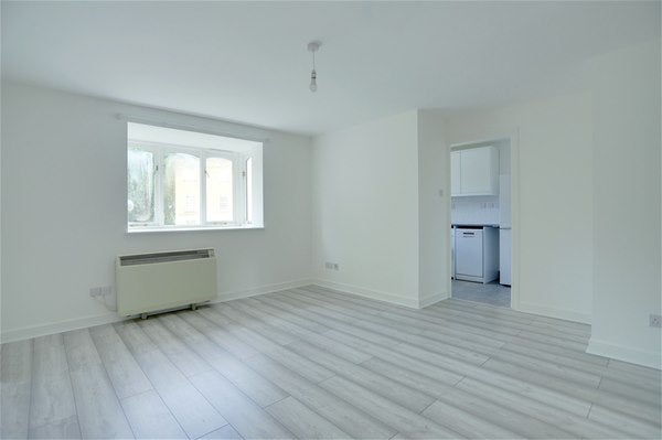 Flat Leigh Hunt Drive in Greater London