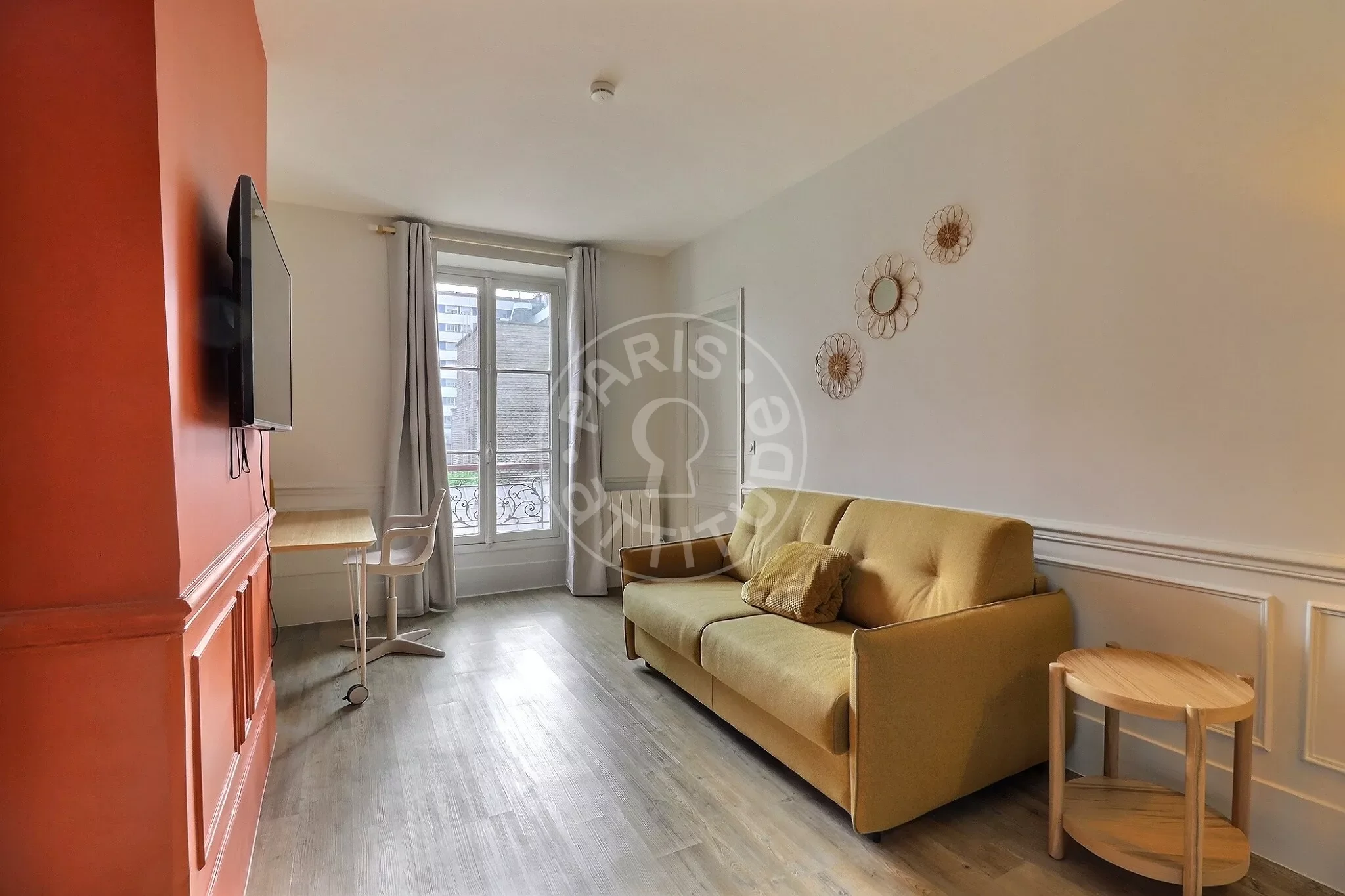 Flat Rue Crozatier in Paris