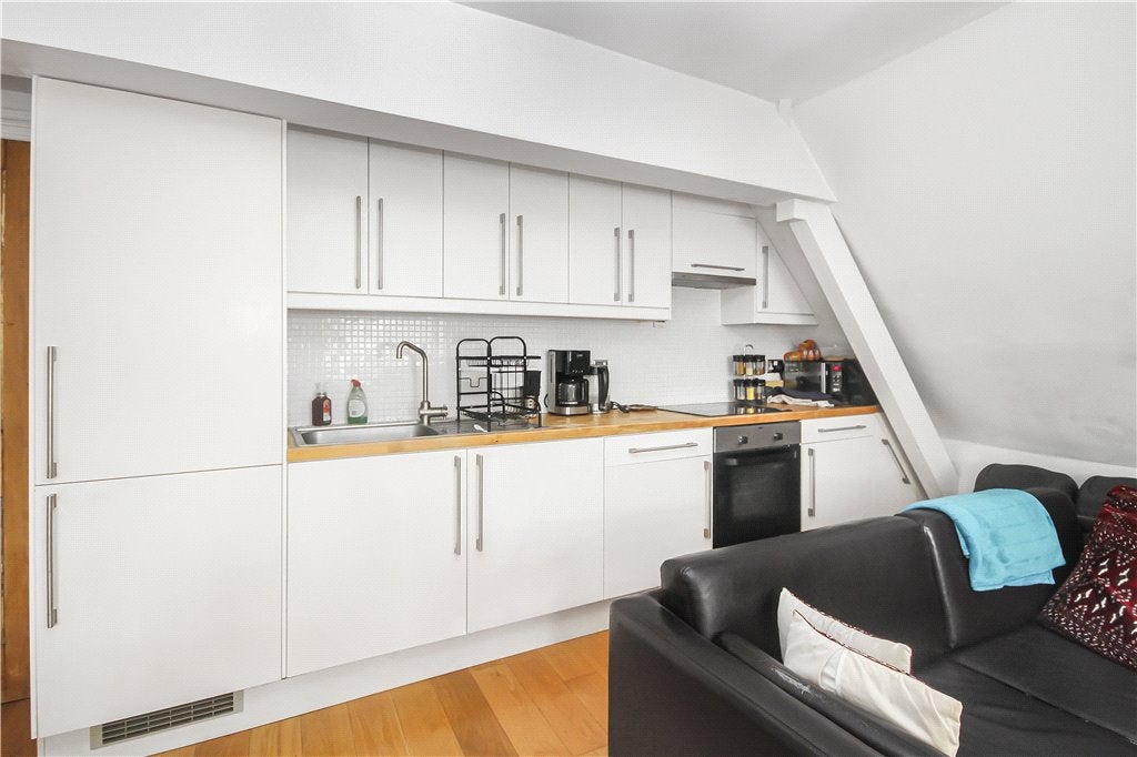Flat Aldrington Road in Greater London