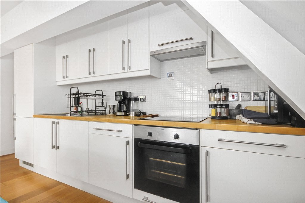 Flat Aldrington Road in Greater London