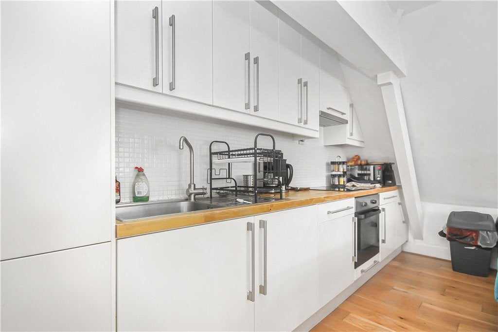 Flat Aldrington Road in Greater London