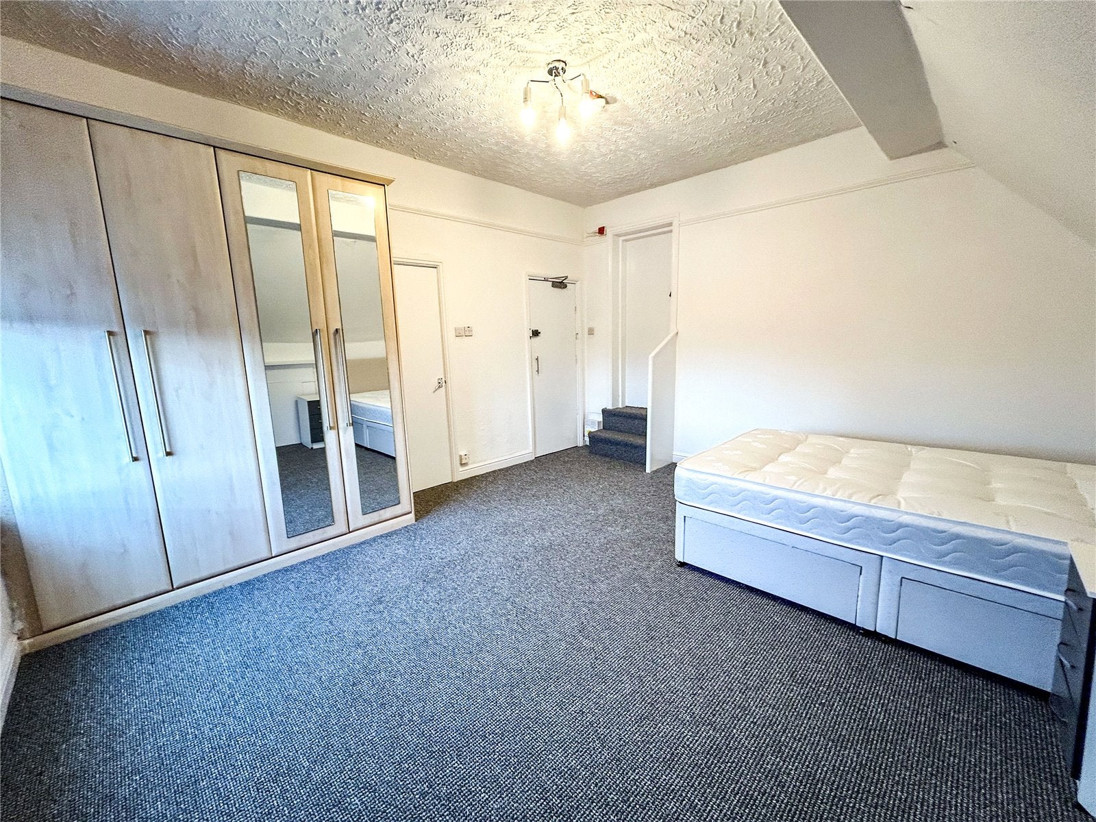 Flat Portland Crescent in Manchester