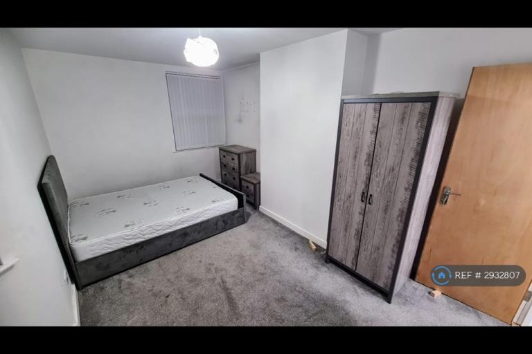 Room The Mount in Birkenhead