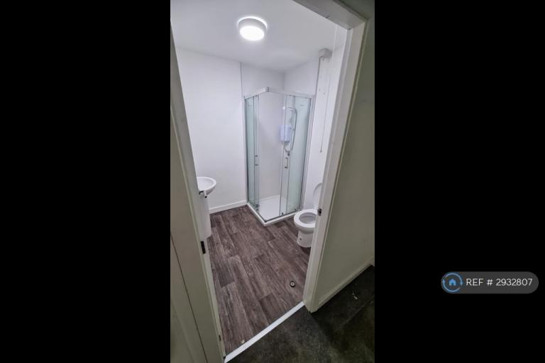 Room The Mount in Birkenhead