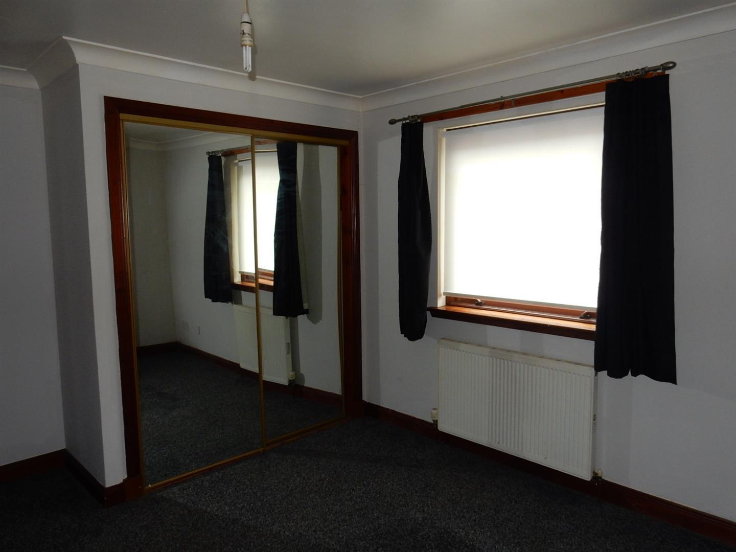 Flat Goldcrest Court in Wishaw