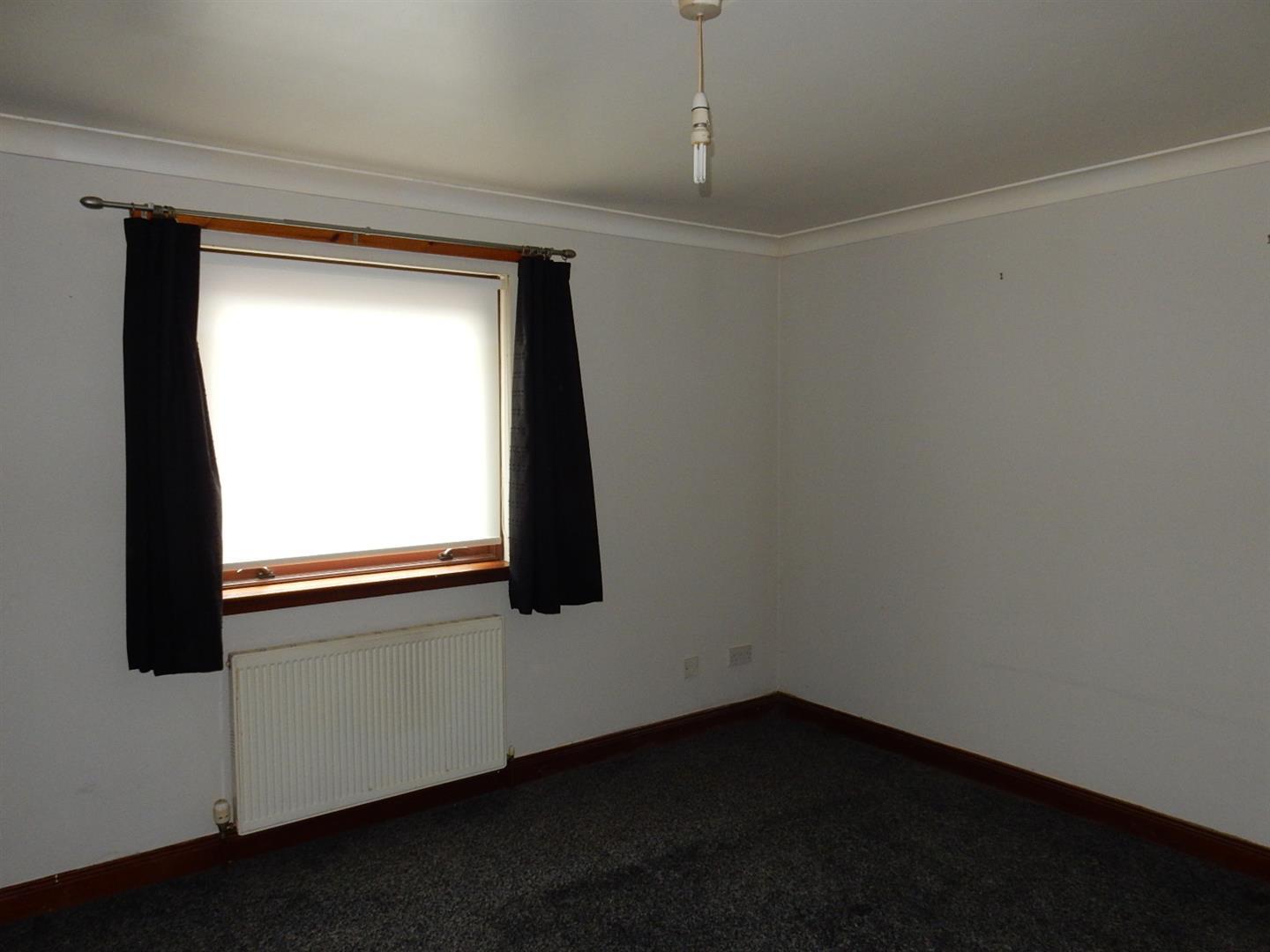 Flat Goldcrest Court in Wishaw