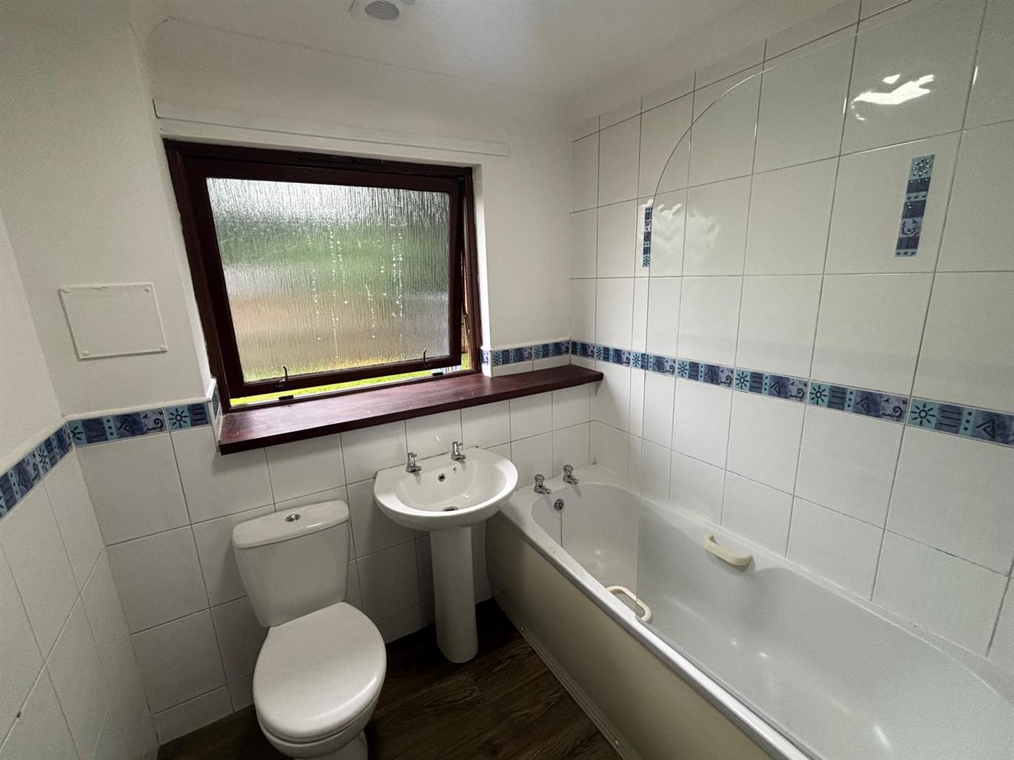 Flat Goldcrest Court in Wishaw