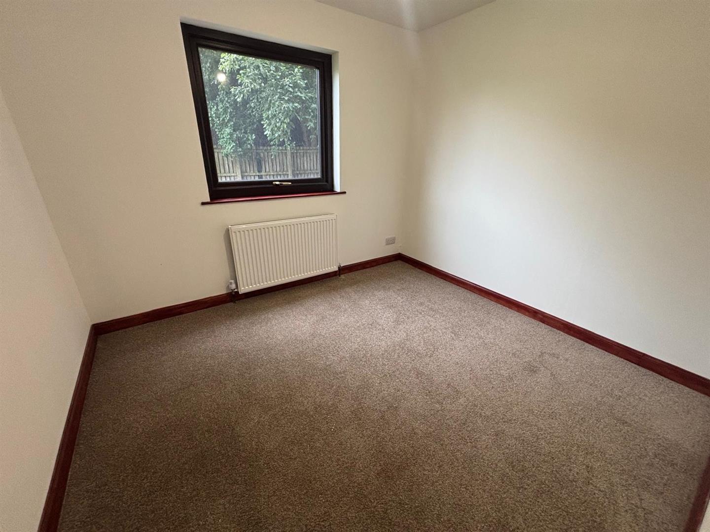 Flat Goldcrest Court in Wishaw