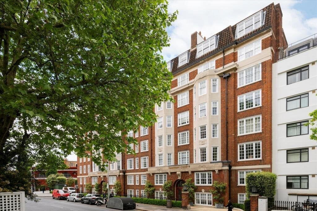 Flat Onslow Square in Greater London