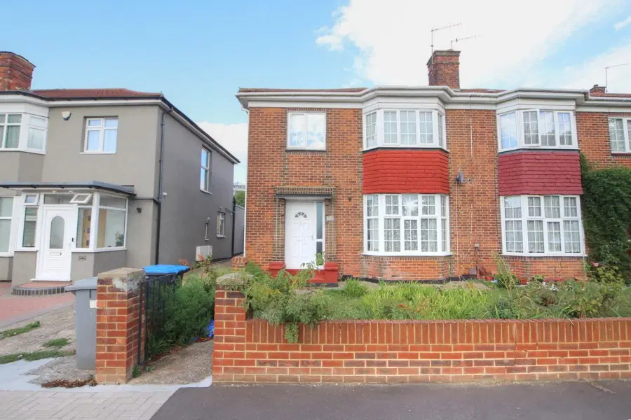 House Vivian Avenue in Greater London