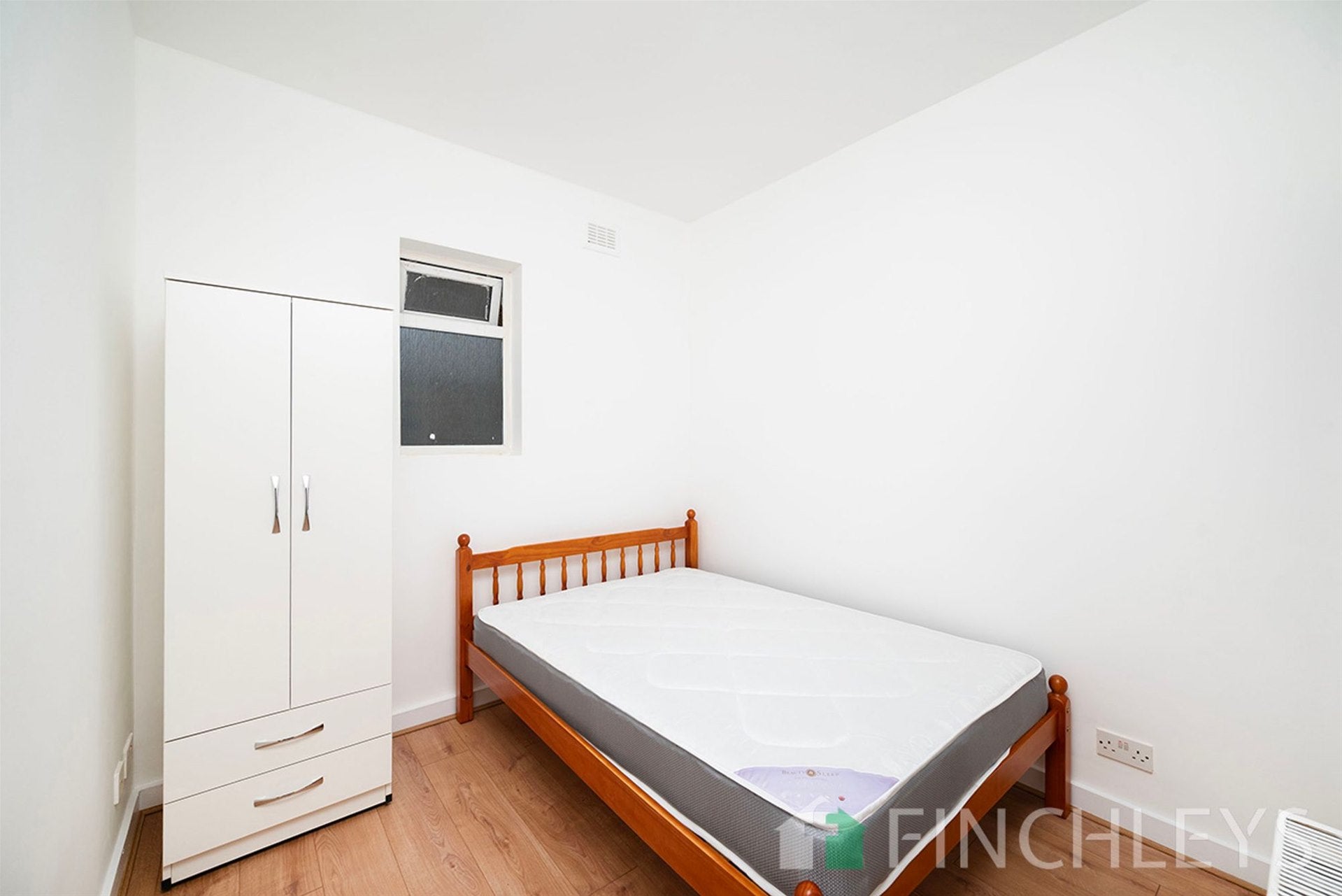 Flat Park Cottages in Greater London