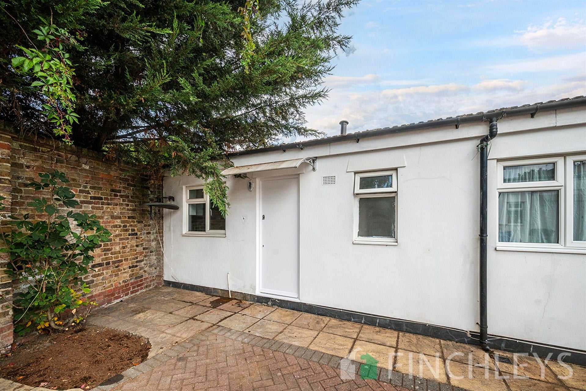 Flat Park Cottages in Greater London