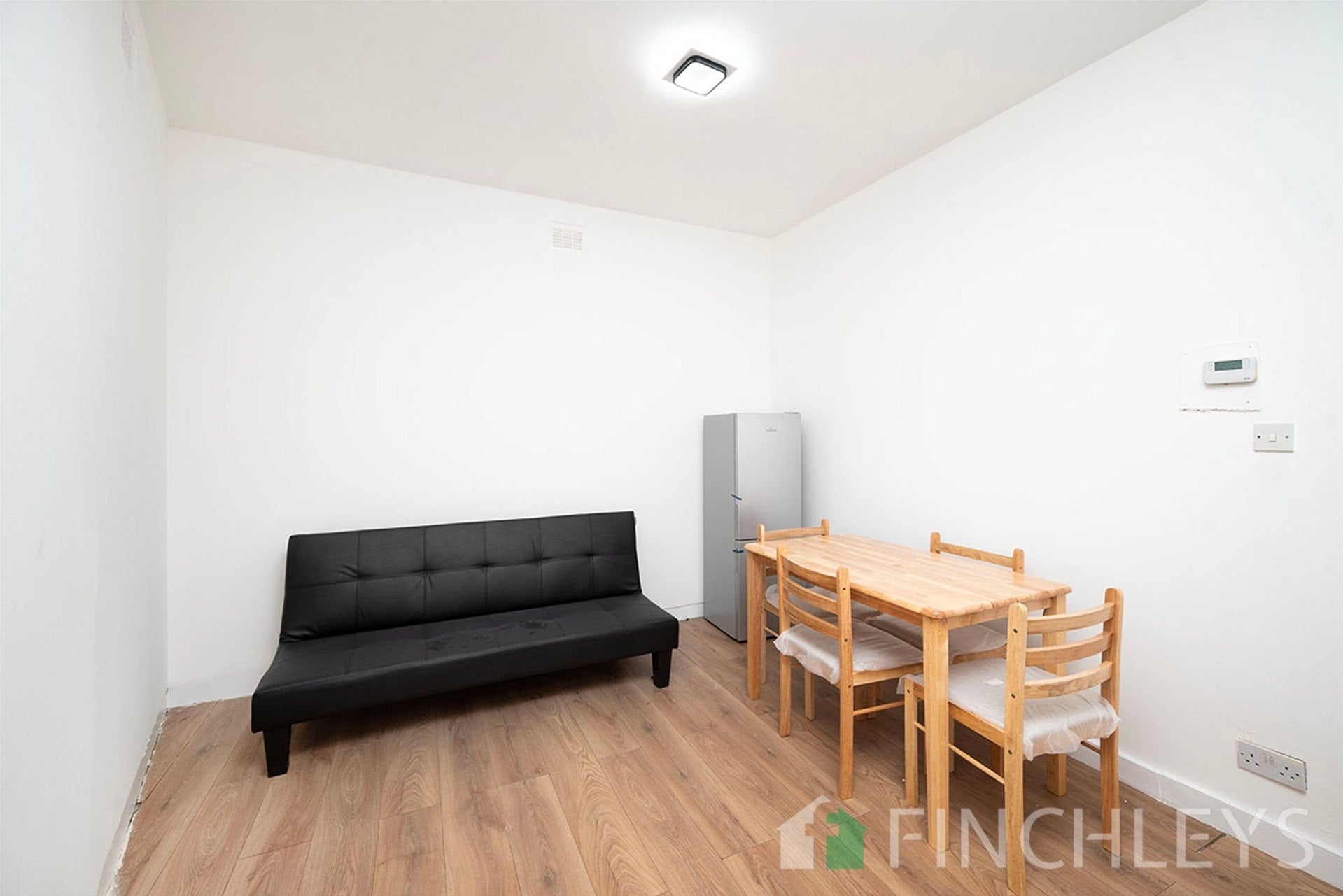 Flat Park Cottages in Greater London