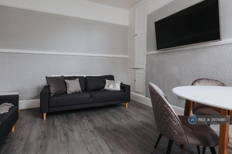 Room Norwich Road in Liverpool