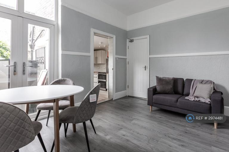 Room Norwich Road in Liverpool