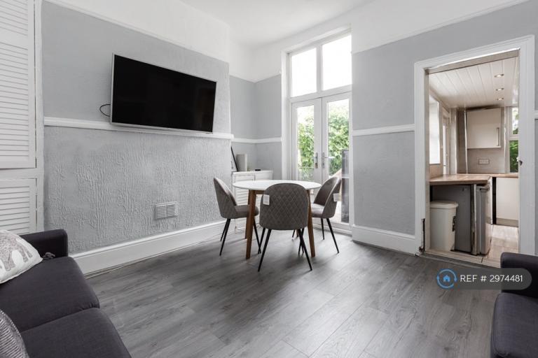 Room Norwich Road in Liverpool
