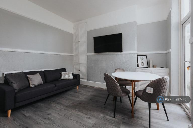 Room Norwich Road in Liverpool