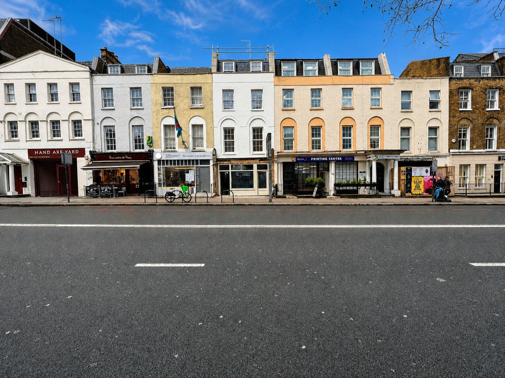 Flat Gray's Inn Road in Greater London