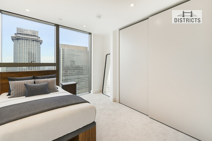 Flat South Quay Square in Greater London