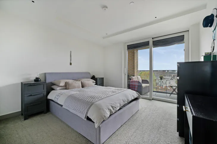 Flat Long Lane in Greater London