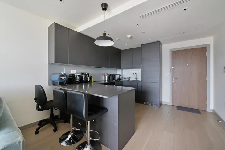Flat Long Lane in Greater London
