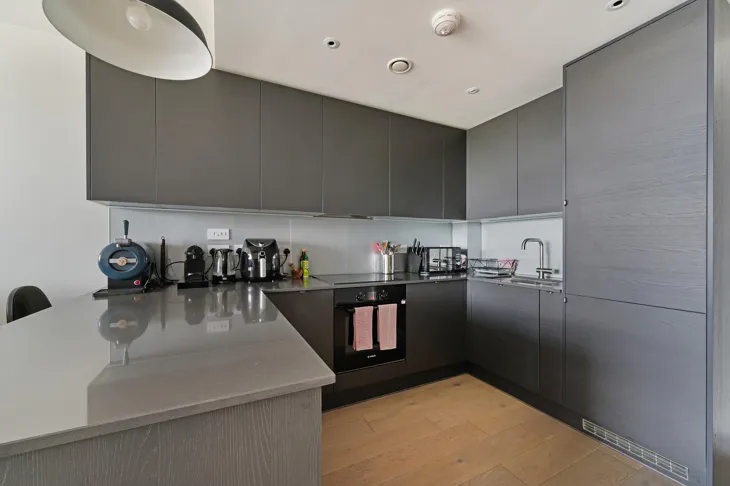 Flat Long Lane in Greater London